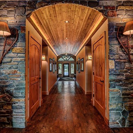 Whispering Pines Lodge: 9 Bedroom Eagle River Buitenkant foto