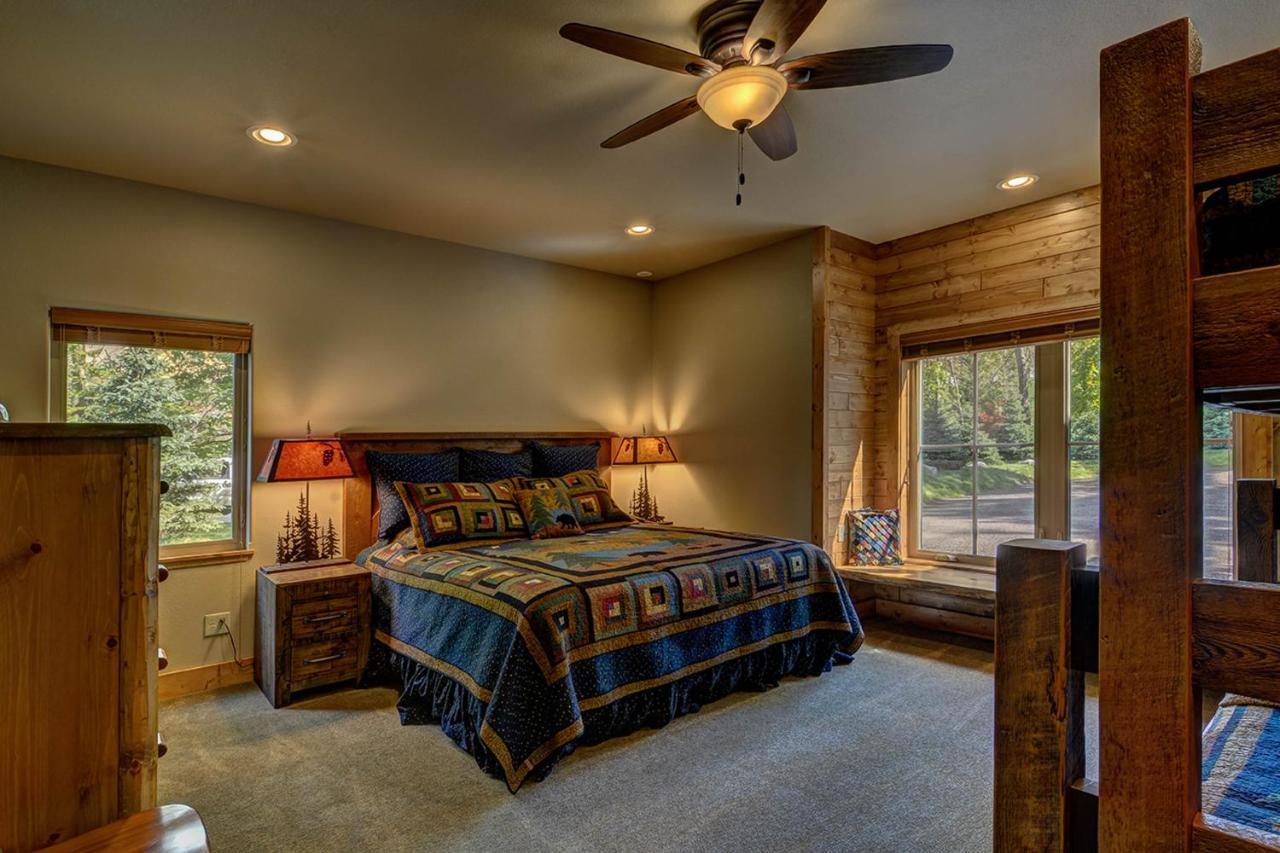 Whispering Pines Lodge: 9 Bedroom Eagle River Buitenkant foto