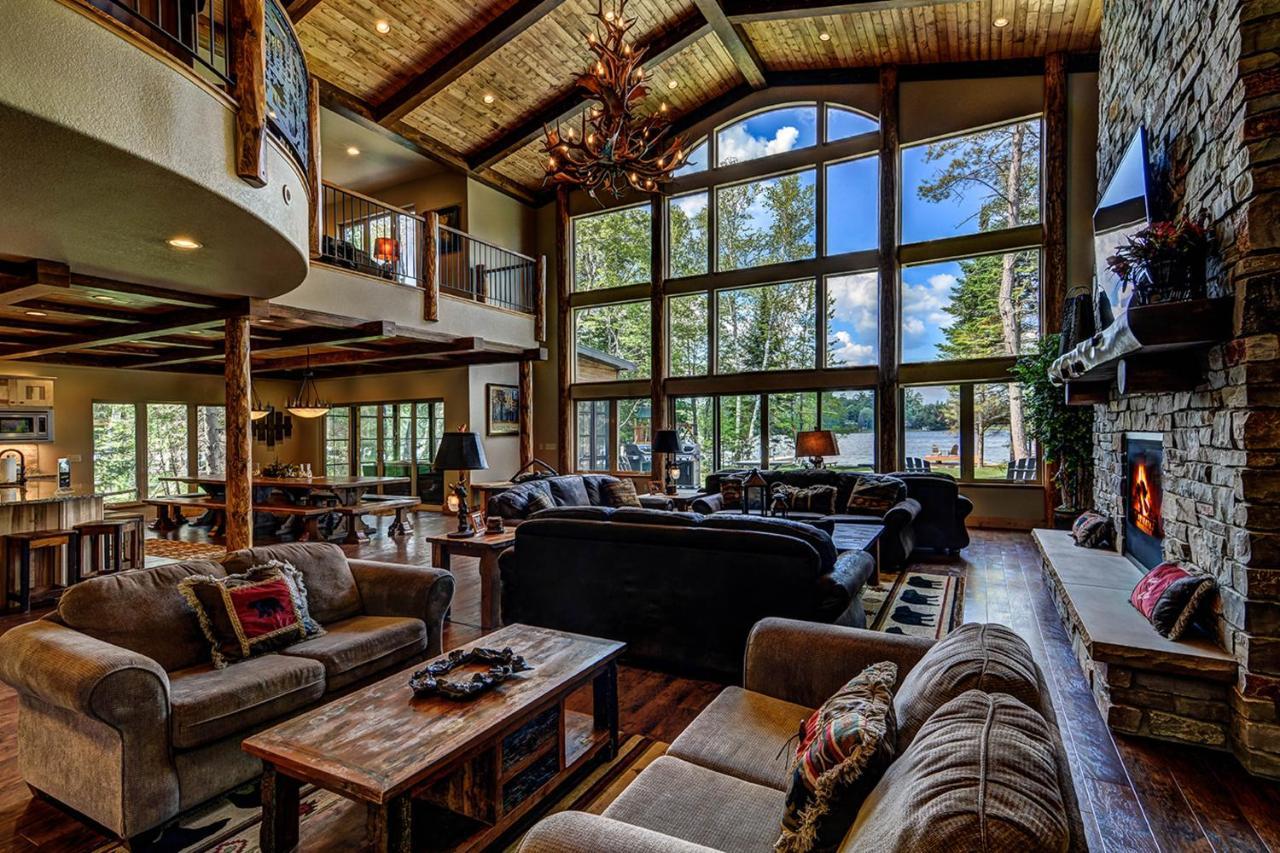 Whispering Pines Lodge: 9 Bedroom Eagle River Buitenkant foto