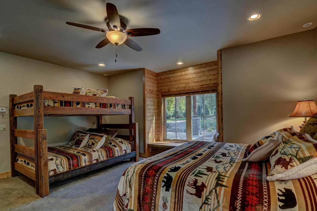 Whispering Pines Lodge: 9 Bedroom Eagle River Buitenkant foto