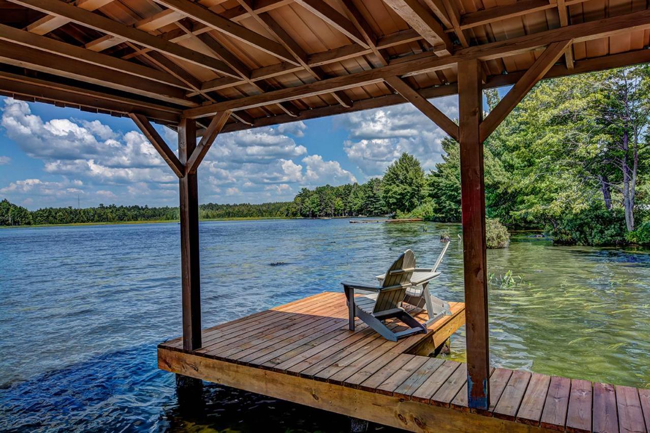 Whispering Pines Lodge: 9 Bedroom Eagle River Buitenkant foto