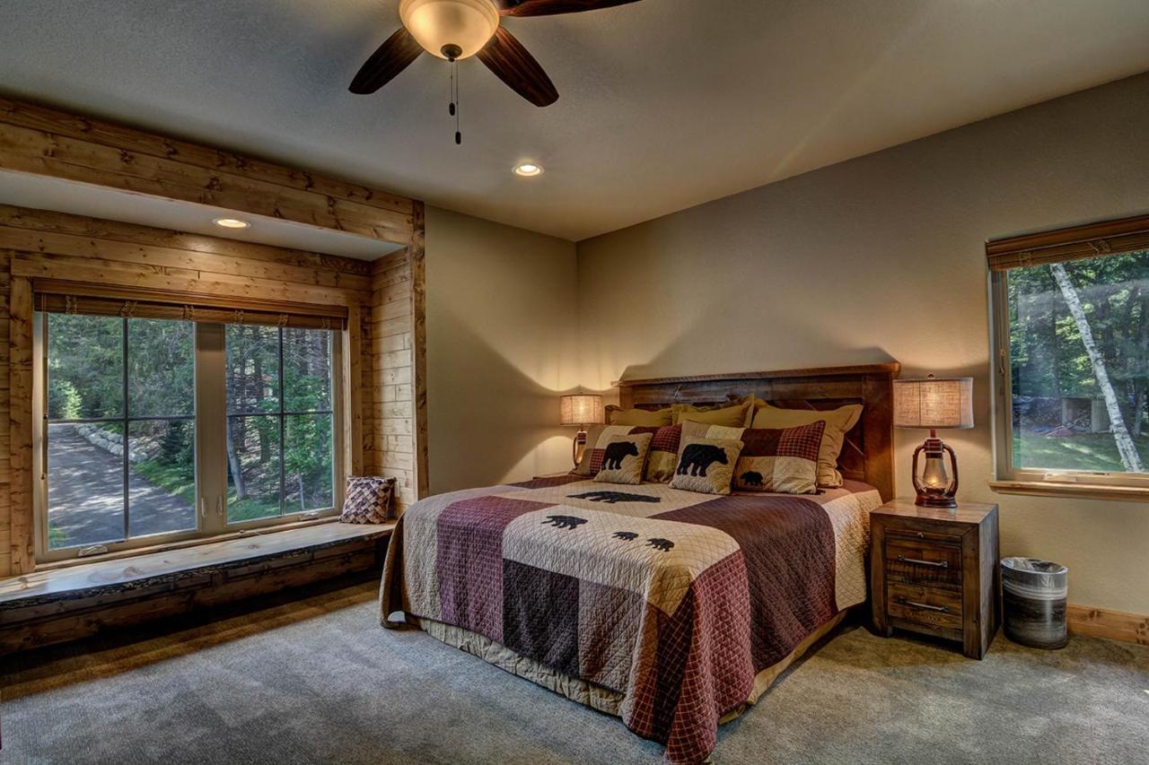 Whispering Pines Lodge: 9 Bedroom Eagle River Buitenkant foto