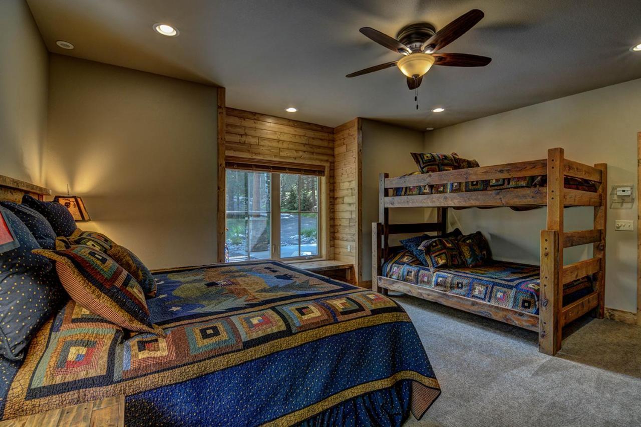 Whispering Pines Lodge: 9 Bedroom Eagle River Buitenkant foto