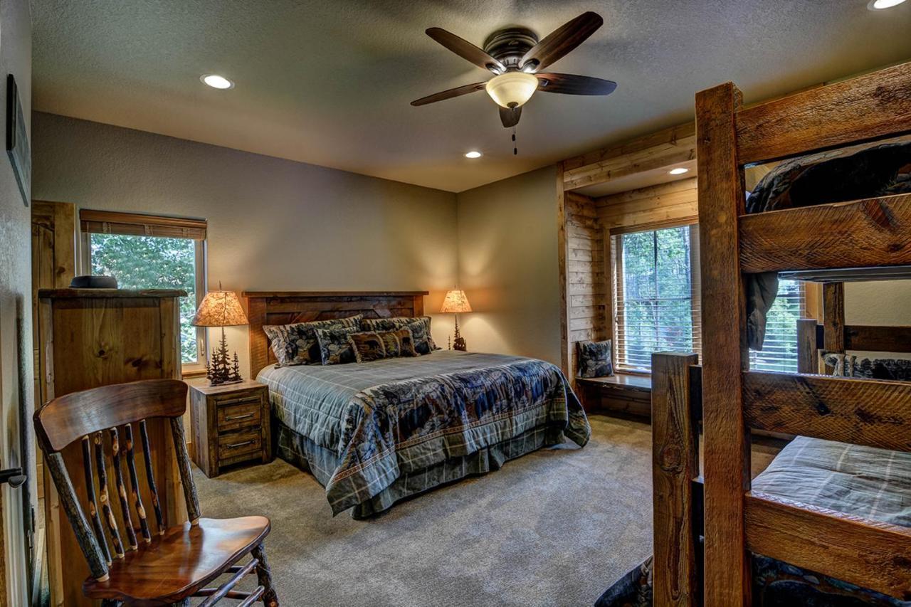 Whispering Pines Lodge: 9 Bedroom Eagle River Buitenkant foto