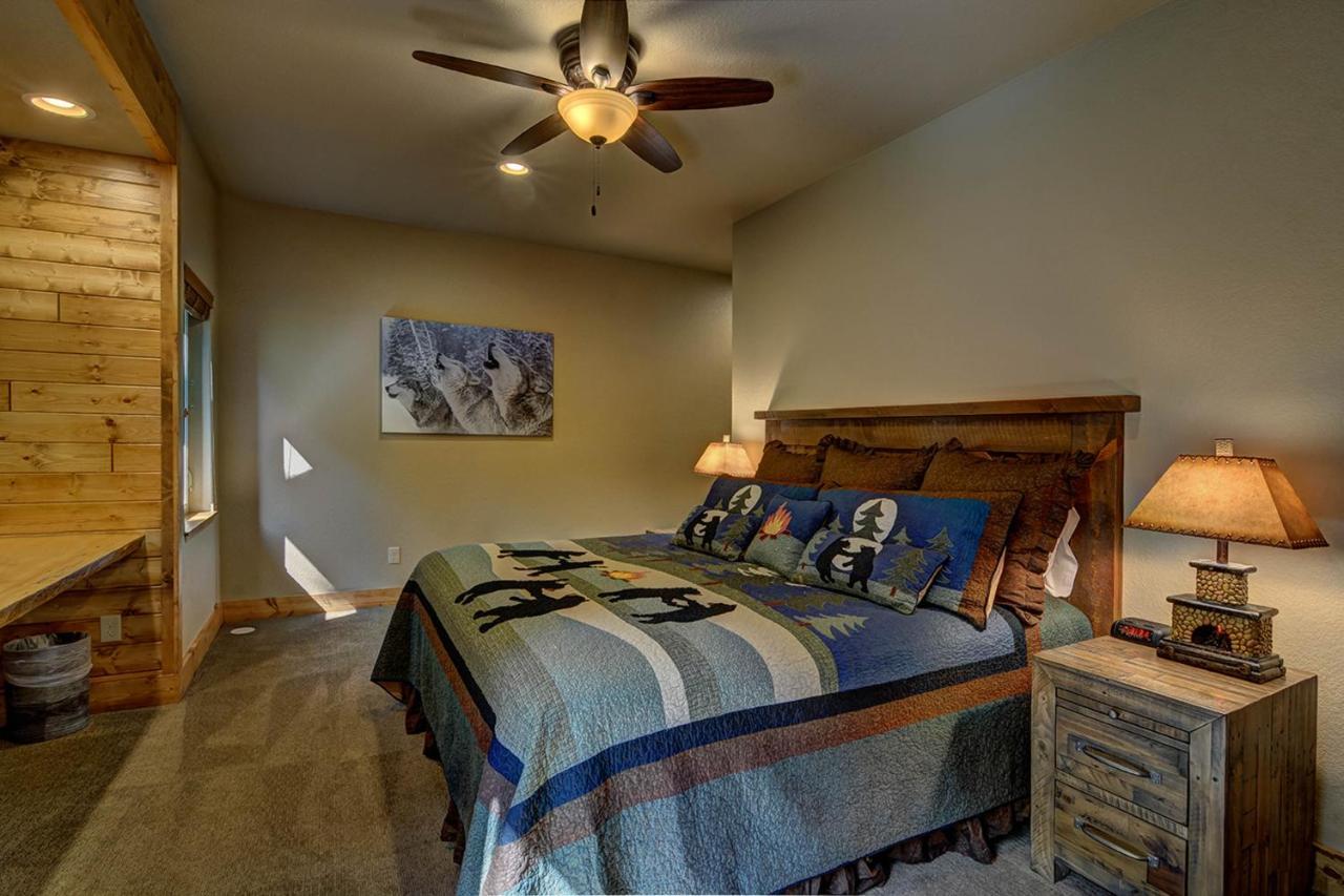 Whispering Pines Lodge: 9 Bedroom Eagle River Buitenkant foto