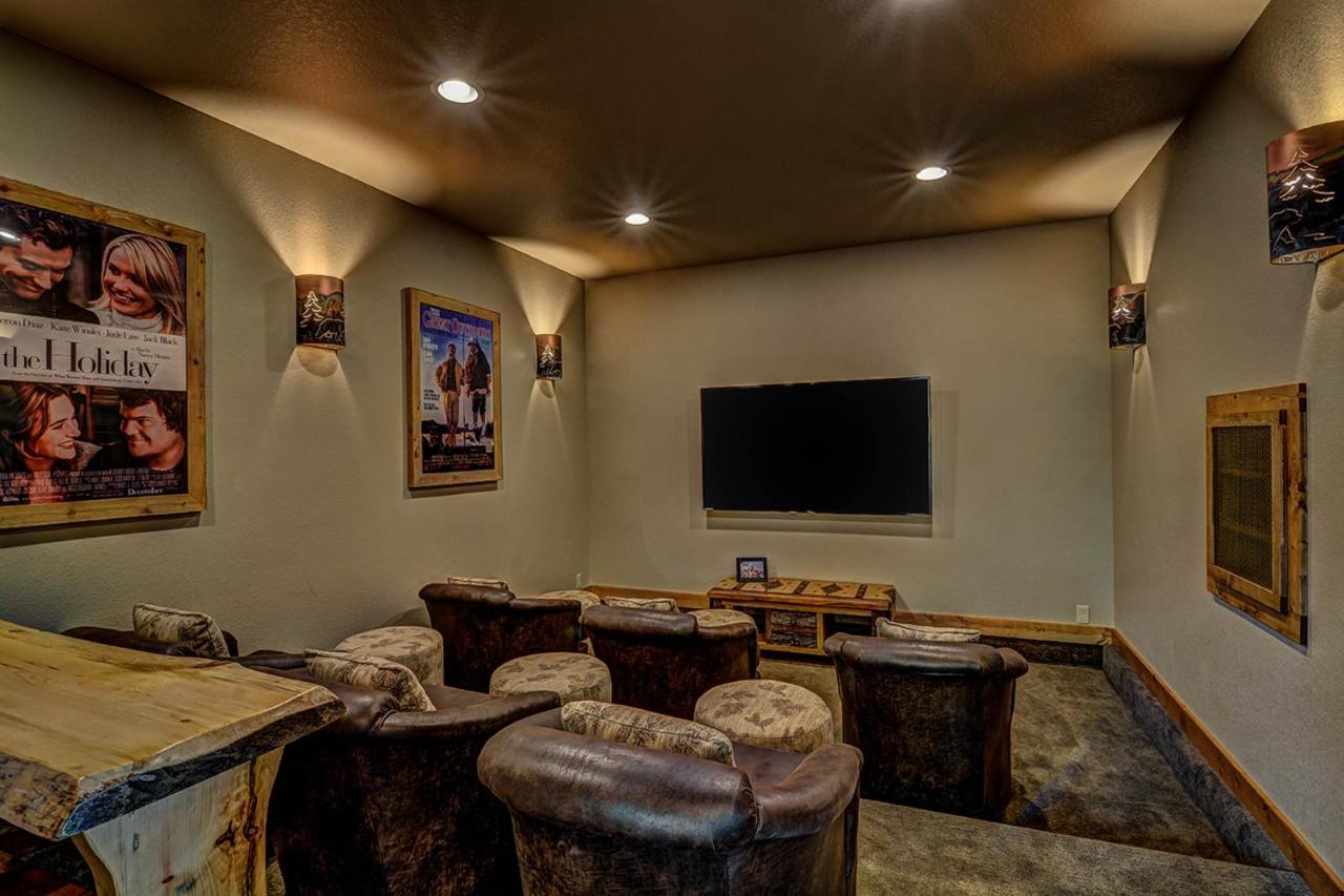 Whispering Pines Lodge: 9 Bedroom Eagle River Buitenkant foto