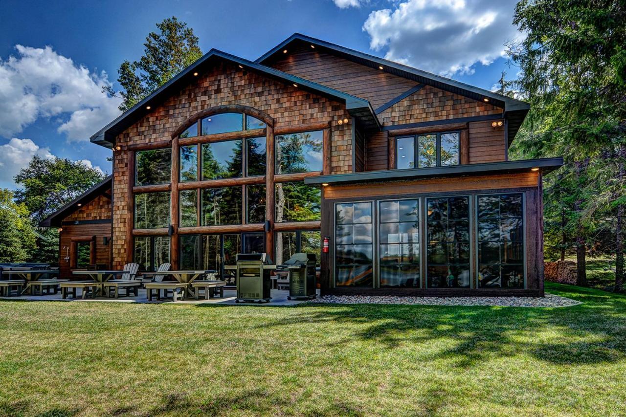 Whispering Pines Lodge: 9 Bedroom Eagle River Buitenkant foto